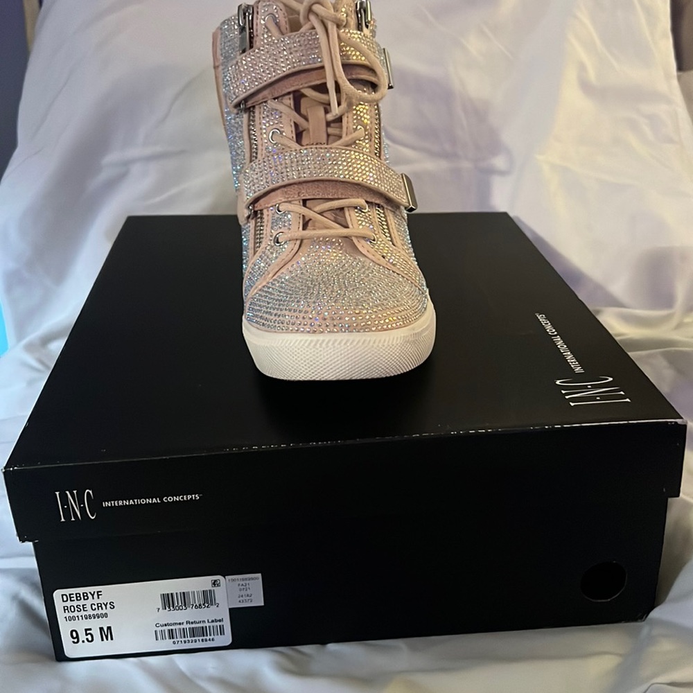 Size 9.5 International Concept from Macy’s color rose